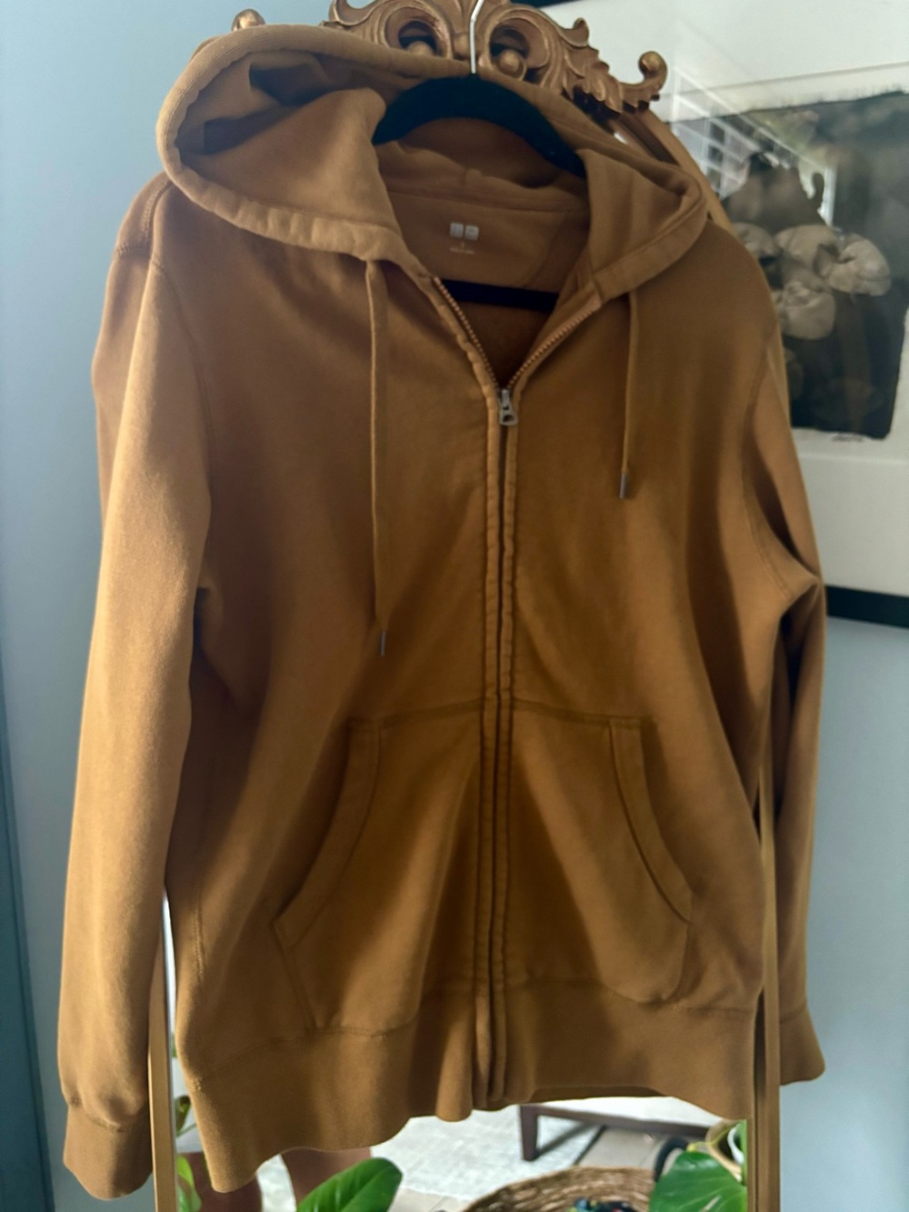 Uniqlo Adult Tan/Brown Zip-Up hoodie Small
